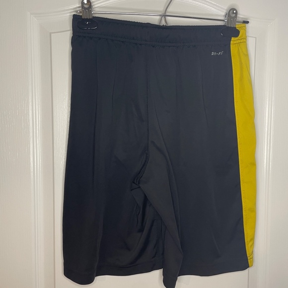 Nike Livestrong Athletic Shorts - Picture 4 of 6